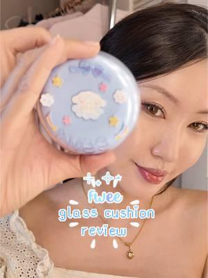 This is my honest opinion of the Fwee cushion glass cushion foundation! This worked out well for my combination oily skin! Since it’s winter, I needed a cushion that was moisturizing yet dewy and Fwee delivered👍🏻 *NOT sponsored or gifted* @fwee official @fwee @dewytree_official @dewytree_us #kbeauty #koreanmakeup #fweecushion #fweecushionglass #koreancushionfoundation #koreancushion #cushionfoundation #foundationreview #dewyskin #dewytree #meebebe_