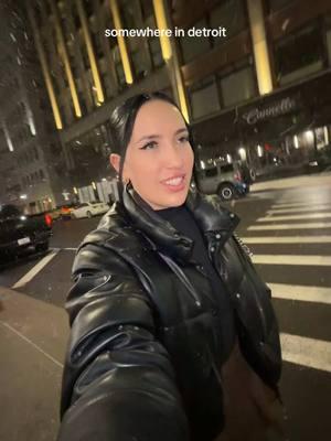 it started snowing when I was walking with my friends downtown tonight and was so pretty❄️ ##detroit##detroitvlogger##citylife