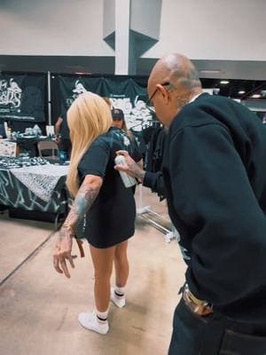 Met Big Sleeps at the Miami tattoo convention #tattooartist #ink #bigsleeps #tattoochick #chaoticink  #la #losangeles #artistsupportartist #allstarstattooconvention 