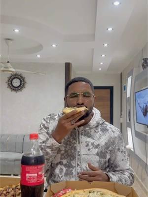 For the love of pizza 🍕  #Anwar #KingAnwar #somalitiktok #somali #fyp #Foodie #foodies #FoodLover #foodasmr #asmr #mukbangs #eatingvideo #asmreatingsounds #asmrfood #mukbangvideo #mukbang #eatingasmr #eatingsounds #mukbangeatingshow #viral 