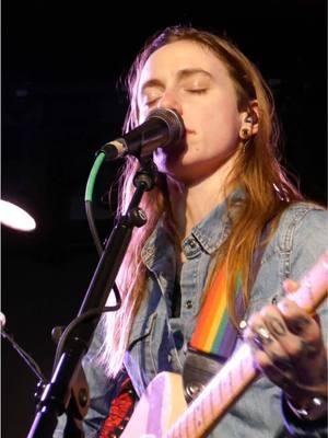 last night was lowkey crazy… lmfao #julienrbaker #julienbaker #julienbakerandtorres #torres #torreslovesyou #lesbian #countrymusic 