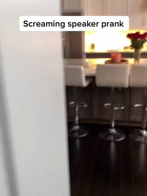 🤣🤣🤣 #scareprank #funnyprank #jumpscare #funny #funnyvideos #trynottolaugh #haha #lol #fyp 