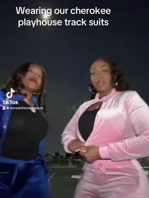 #darealcherokeedass #thickerthanasnicker #thickthighessaveslive #foryou #f #fyp #foryour #thickgirl #outside #vibing #lunchdate #darealcherokeedass #duo #thickgirl @Skyy’s thelimit 