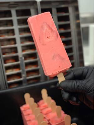 Did you know in Morristown and Sevierville there’s a place that makes their own homemade paletas 🍓😋 Yes that’s us 🤩 #LaMonarcaSevierville #pigeonforge #sevierville #gatlinburg #Foodie #antojitosmexicanos #morristown #paletas#paleteria 