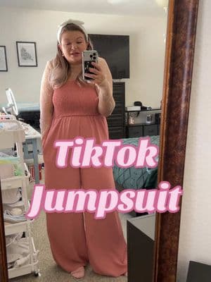 An putfit great for moms! #momoutfit #outfitoftheday #momfit #jumpsuit #cuteoutfitsideas #pinkjumpsuit  #breastfeedingfriendly #breastfeedingmom 