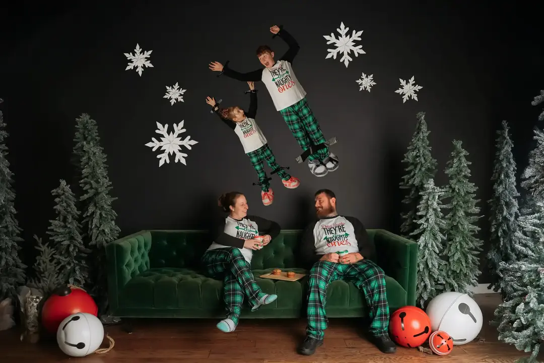 #christmas #christmasphotoshoot #christmasphotos #matchingjammies #matchingpjs #christmasjammies #funny #fun #family #theyarenaughty #naughty #nice #naughtyornicelist #silly #photofun #theme #holidays #cheer 