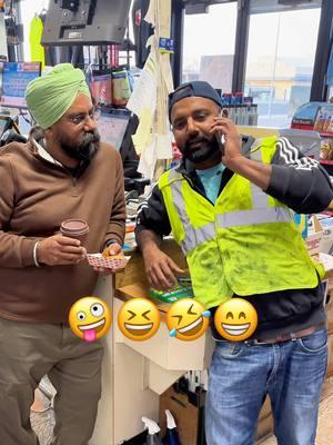 City driver vs LONG HAUL😀🤣🤪#comedy #funnytiktok #foryou #truckdriver #trucktok #relateable #funnysound #punjabitiktok 