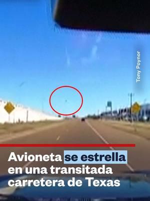 🛩️❗️Cinco personas resultaron heridas luego que una #avioneta se estrellara contra una transitada carretera en #Victoria, #Texas, e impactara contra tres vehículos.  Las autoridades informaron que cuatro personas estaban siendo tratadas por lesiones que no amenazan la vida, mientras que una persona fue trasladada a un hospital fuera de la ciudad. Aún se desconocen las causas del #accidente.