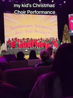 guess which one is my daughter 😅🤦‍♀️ it's so obvious #christmaschoir #chrismasshow #showfail 