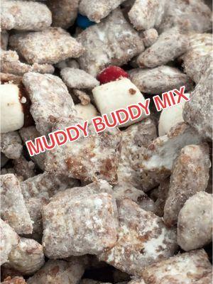 Def Big back szn 👀😅 #christmas #muddybuddies #muddybuddy #chexmix #christmascrack #puppychowrecipe #bigbackactivities #christmassnacks #christmasrecipe 