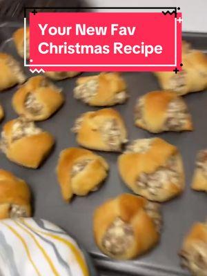 New holiday obsession: homemade sausage rolls 🥐✨ Crispy, flaky, savory perfection that’s stealing the Christmas spotlight! 🎄🎁 Sing along with our Christmas playlist while you indulge in creating new Christmas memories with your family! #HolidayRecipes #ChristmasEats #SausageRolls #kidsongs #childrensmusic #christmasplaylist 