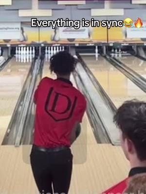 #fyp #explorepage #twohandedbowling #LikeAndShare #CollegiateBowling #davenportbowling #lasvegas #viral #trending #strike 