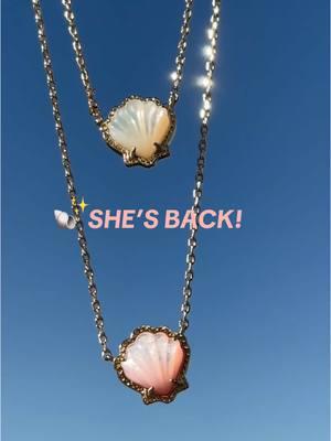 The iconic, bestselling & previously SOLD OUT Brynne Shell Necklace is BACK! ✨🐚 Just in-time for holiday travels! Snag Brynne while you can! #kendrascott #shellnecklace 