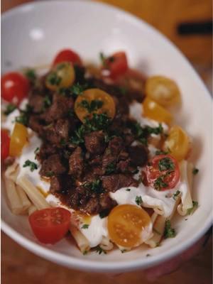 Have you tried the viral Turkish pasta yet? I rarely try food trends but this one is too good not to share! Thank you @Anna Paul for sharing your mom’s recipe with us 🤤 For 2 servings: 5 oz pasta of your choice 1/4 cup cherry tomatoes, halved 1 tbsp chopped parsley Beef: 1/2 lb ground beef (85% lean) 1/4 onion diced 2 garlic cloves minced (optional)  1 tbsp onion powder 2 tsp sweet paprika 1/2 tsp garlic powder (optional) 1/2 tsp salt (or to taste) Pinch of black pepper Yogurt Sauce: 1/2 cup greek yogurt 2 garlic cloves minced Pinch of salt A little lemon juice (optional) Butter sauce: 2 tbsp butter 1/4 tsp sweet paprika #turkishpasta #manti #viral