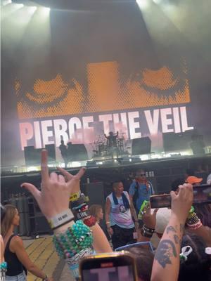 PIERCETHEPALOOZA 2024 #fyp #parati #foryou #piercetheveil #ptv #piercetheveiltour #tour #jaimepreciado #vicfuentes #tonyperry #collidewiththesky #lollapalooza2024 @Pierce The Veil 