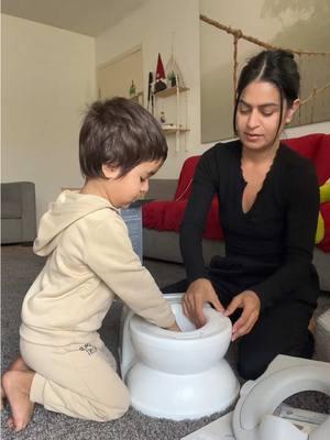 Best potty chair eveeeeer #pottytraininginsession #pottytraining #tips #pottychair #toddler #pee #potty #chair #flush #training #teachinghim #2yrsold 