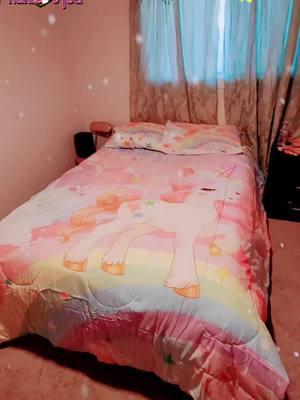 Unicornio de viaje navideño Colcha Juego de ropa de cama con unicornio de dibujos animados de arcoíris, edredón reversible con lindas estrellas kawaii de color rosa, edredón suave y acogedor para todas las estaciones Conjunto con funda de almohada #juegodecama #edredon #TikTokShop #paratii #merrychristmas #especiales #holidayhaul #tiktokspringsale 