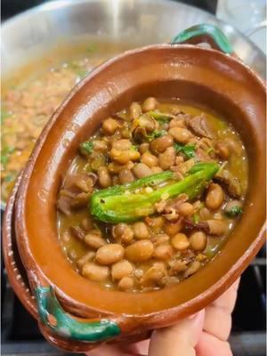 Así preparo esta receta de Frijoles Charros 4 Tazas frijoles 1/2 Cebolla 2 Dientes ajo 4 Oz tocino 1/2 Lb jamón  2 Salchichas 1/4 Lb chorizo 1 Ramito de cilantro Sal al gusto Preparación  * Cocer los frijoles en la olla a presión  * Freír el tocino, el jamón, las salchichas, el chicharrón. * En una caserola, agregar un poco de aceite, freír la cebolla picada, el ajo y los chiles jalapeños, después de un minuto ponemos los frijoles, todo lo que freímos y al final el cilantro picado, dejamos a fuego medio alto por 10 minutos y estarán listos para disfrutar. #frijoles #charros #elmenudelupita #homemade #mexicanfood #comidamexicana #paratiktok #parati #fyp  #recetas 