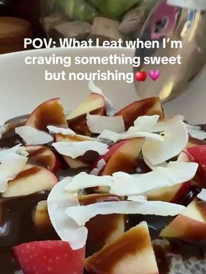 FROM A CLINICAL NUTRITION GRADUATE💗 DULCE DE LECHE CHIA PUDDING ❤️Growing up, we always spent the holidays in Mexico. And dulce de leche was my fave treat to enjoy there. Think milky caramel, but this one is dairy-free, gluten-free and refined sugar-free.  ✨Gotta try to make a dupe, can’t just have this in December!  🍎It pairs perfectly with vanilla chia pudding and apples😳 VANILLA CHIA (mix until thickens, then refrigerate x 4 hours or overnight) 2 tbsp chia seeds  ½ c almond milk  ½-1 tsp pure vanilla extract  Pinch of sea salt  Optional: 1 tsp honey (I skip this if adding dulce de leche:) 🍎Add Honeycrisp apple + coconut flakes  What’s your fave winter fruit to add to chia pudding? #dulcedeleche  #kidfriendlyfood #holidaydesserts  #chiapuddingrecipe #refinedsugarfree #dairyfree     #whatiatetoday #whatieat  