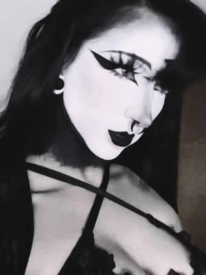 💅🏼 .  #tradgoth #traditionalgoth #tradgothmakeup #traditionalgothmakeup #goth #gothgirl #foryou #foryoupage #fyp #fypシ #trending #trendy #xyzbca 