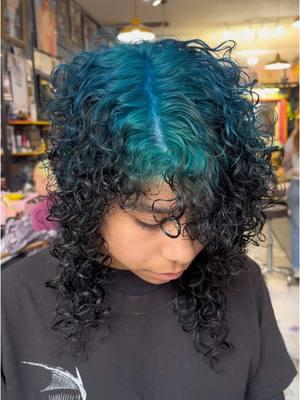 went from gerard red roots 2 gerard teal roots c: #shampoolio #althair #althairstylist #alternativehair #vividhairstylist #scenehair #emohair 