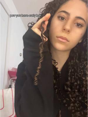 i do this during class when im bored too  #curlyhair #curls #curl #hairtok #ilovemycurls #curly #browncurlyhair #hair #curlcheck #curlscheck #curlyhairyhairtok #healthycurls #curls #gabscurls #gabrielascurls #relatable #boing 