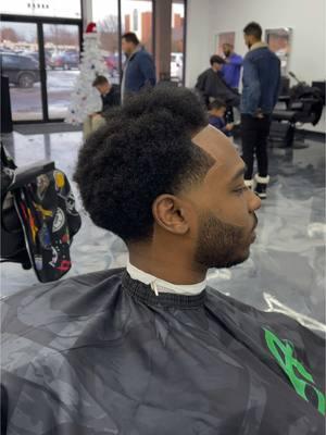 Taper & Sponge 🔥💈 JOIN Dreclipperhands Academy today! This program is helping 200+ students elevate there barbering skills with a haircutting system that is efficient & effective 🚀 Tap Link in Bio to join today 🤝🏼  #hairstyles #funny #viral #inspirational #barberlife #losangelesbarber #texasbarber  #lorainbarber #ohiobarber #barbershopconnect #LAbarber #explore #motivation #elyriabarber #barberlove #clevelandbarbers #cleveland #lorain #beauty #atlantabarber #hairvideos #barbervideos