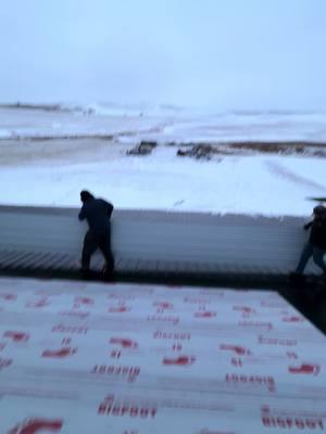 Follow me to see more roofing #polebarns #roofing #winter #construction #bluecollor #roofingconstruction 