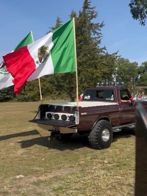 FORINGAS 🐮#chalinosanchezreydecorrido #loscadetesdelinares #chalinosanchez #foringaschicago #chicago #ford #foringas #f100 #15x12s #dentsideford #ford79 #jalisco 