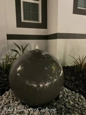 #poloconcretecurbing #edging #waterball #landscapedesign  #light  Free Estimates 📲863-247-1559 No te quedes con las ganas 🤩  🙌🏻Atrae todas las miradas, tambien por la noche 🌚