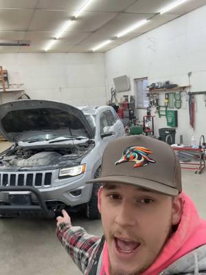 Finna park on ur tires or some shit idk. #jeepthings #jeep #grandcherokee #hemi #mopar #iowa 