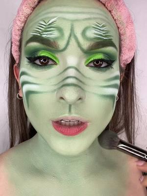 The Grinch Makeup💚 IB: @Abby Roberts #grinchmas #grinchmakeup #thegrinch #thegrinchmakeup #christmasmakeup #holidaymakeup 