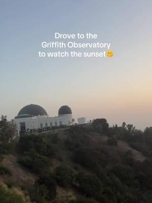 Best view of Hollywood🙌 #griffithobservatory #sunsetvibes #goldenhour #hollywood #dateideas