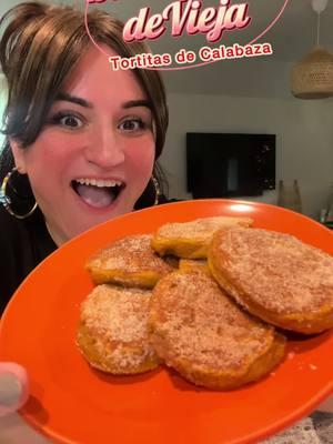 Barriguitas de Vieja o Tortitas de Calabaza bajas en Calorías y Altas en Proteína. #buñuelosdecalabaza #calabaza #deficitcalorico #caloriedeficit #altoenproteinas #meriendaaltaenproteinas #postrealtoenproteina #bajoencalorias #desayunobajoencalorias #desayunoaltoenproteina #recetasbajasencalorias #recetasnavideñas #holidayrecipe 