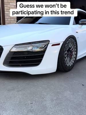 Everythings black and white around here ⚫️⚪️ #cars #audi #twinturbos #built #airride #beadlocks #turbo #4k 