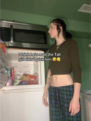 Ik its hard to believe but, Trust me shes not insecure she just doesn’t want you🤣🥲 all jokes just thought it was a funny sound #fyp #tallgirl #tallgirls #tallpeople #tallpeopleproblems #comment #follow #lik #foryoupage #bored #trending #trend #alt #model #height 