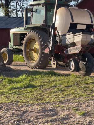 Can we get spring back? #henrypfister675 #onthisday #1086international #1086 #966 #6230johndeere #thisusit #myfarmingroutine #royalehighfarmingroutine #8312case #1431newholland #tryahainlater #caseihmagnum7110 #caseihmagnum7130 #whydontwe #thisisreallife #firstcrophay #notthatboy #llyduramax #7110magnum 