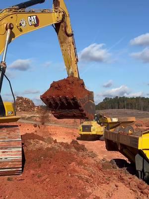 Dirt drive through, load and go! —  WORK THE DIRT — #workthedirt #digitdigitalgps #heavyequipment #dirtwork #dirt #construction #earthmoving #earthmover #catconstruction #excavating #excavator #volvoconstructionequipment @Plateau Excavation 