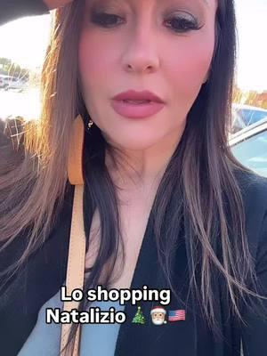 Shopping natalizio 🇺🇸🎄🎅🏼 #italiangirl #shopping #usa #statiuniti #italianiallestero #italianinelmondo #foryoupage #explore #merrychristmas #buonnatale #happyholidays #shopping #christmasgifts #