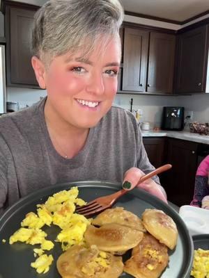 Breakfast pierogi with Brian and Nola! Thank you susie!!🥰 #pierogi #Foodie #eating #foodiefriends #mukbang #breakfastpierogi @millerbkeats 