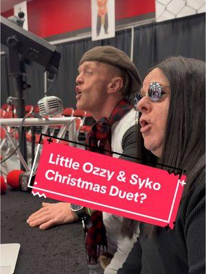 Who knew Syko could sing?! Happy Holidays from Micro Wrestling! #letitsnow #christmasduet #littleozzy #syko #microwrestling 