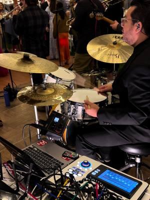 Here’s a FUNKY ending of “Uptown Funk” 🕺 🥁✌️💙 . . . . SETUP: Cymbals All MEINL. 15” Byzance Dual Hats 6”  Byzance Traditional Splash  19” Byzance Foundry Reserve Crash  12” Classics Custom Dark Trash Stack 22” Byzance Traditional Polyphonic Ride 18” Byzance Jazz Thin Crash Drums  Yamaha Stage Custom Hip Classic White  10x5 RT 13x8 Snom FT/SD  20x8 KD Snare -14x5.5 Yamaha Recording Custom Aluminum  Heads  Evans UV1 Toms-Evans Genera Snare-Evans EQ4 Clear Kick  Sticks  Meinl Stick & Brush Vlade Guigni Signature Prototype Audio Mixer: QSC TouchMix 16  Mics: sE Electronics: VKick (KD) sE8 (OH)  Yamaha EAD10 Module Recording Interface: iRig Duo Pro  Video  iPhone 13 Pro Max  . . . . . . . #drumninja #yamahadrums #vladeguigni #meinlcymbals #meinlstickandbrush #evansdrumheads #audimute #soundoverchops ‎#בלי עין הרע #seelectronics @Meinl Cymbals @Yamaha Music @Meinl Stick & Brush @Evans Drumheads @cymbal.resonance.system 