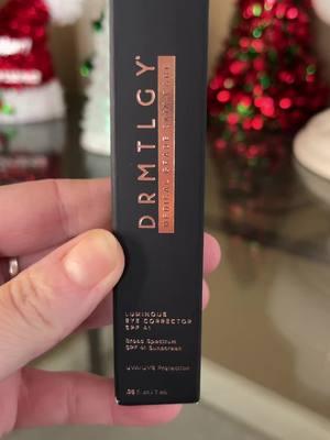 Eye Bags? Dark circles? COVER THEM UP WITH THIS 🍑🛒🫶 #dermatology #eyes #concealer #luminous #drmtlgyluminouseyecorrector #drmtlgy #fypシ゚viral #christmas #stockingstuffers #skincare #eyebags #darkcircles 