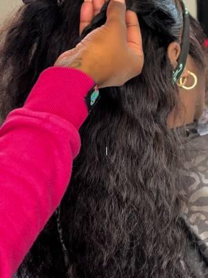 Starting off slow so you can see exactly what I’m doing I like to use a comb like the one in the video when in doing a butterfly braid🦋I repeat the same steps until its to my/clients liking💗 January books open the 15th!!🕛🥳 Booking link available in bio❤️‍🔥❤️‍🔥🔗 #fyp #butterflybraid #wigstyles #wighack #ohiohairstylist 