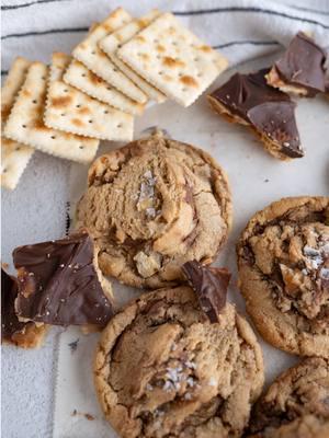 This recipe takes the classic holiday treat to the next level with a brown butter cookie base. Sweet, salty, buttery perfection! 😋 Find all 7 new Christmas recipes in my ‘The Sugar Times’ e-newspaper or search ‘Christmas crack cookies’ using the link in my bio for the free printable recipe on my blog!  #baking #baker #bakery #foodblog #foodblogfeed #bakingathome #christmas #holiday #holidaybaking #christmascrack #christmastoffee #toffee