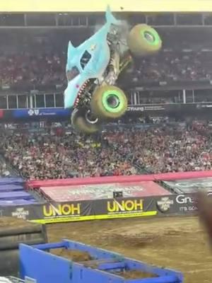 Monster trucks big air #monstertrucks #bigair #monsterjam #airtime 