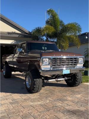 @West.CoastPolishing nailed this one😮‍💨 #showtruck #trucksoftiktok #dentside #dentsideford #1979ford #supercab #ford460 #fordf350 #powerstroke #classictrucks #weldsandboggers #oldschool #rangerxlt #wides #holleyperformance #polishing 