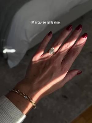 She needs a bath #marquisediamond #marquise #marquiseengagementring #selenagomez #selenagomezengaged #selenagomezring 