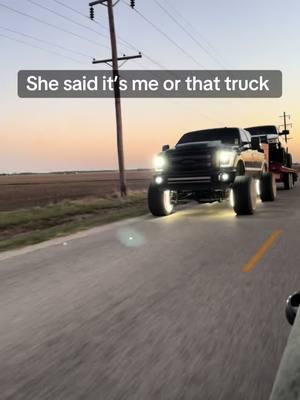 ITS A TREND 😂😂 #trucktok #trucktoks #trucktok🔥 #ford #powerstroke #7🌲 #builtnotbought #built #money #new #newnew #newtruck 