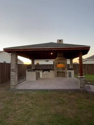 Fireplace#mcallen #gst140 #outdoorkitchen #outdoorkitchendesigns #patio #patio #patiomakeover #rgv956 #GrillMasters 